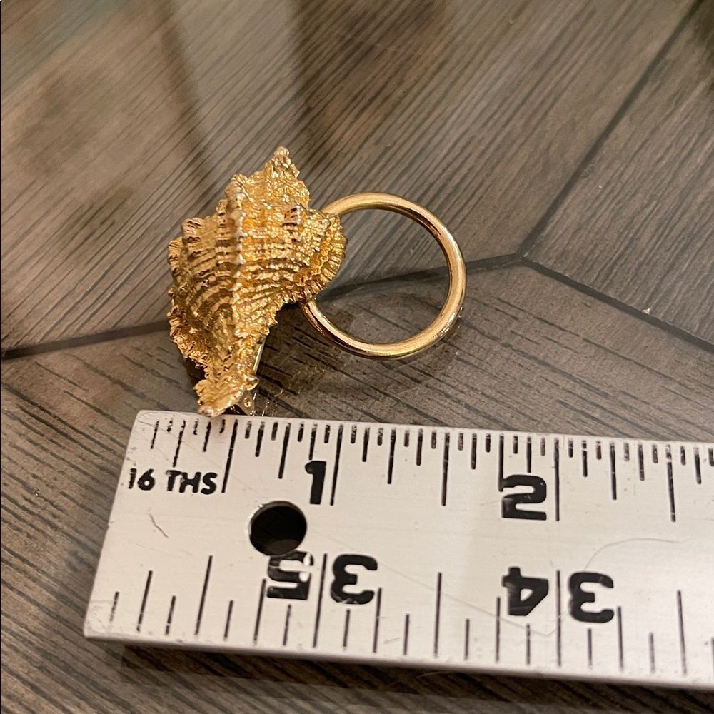 Vintage Seashell Eyeglass Holder Pin/Brooch - Scarf Ring - Gold-tone - Picture 9 of 16